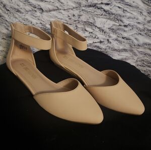 Dream Pairs Low Wedge Ankle Strap Shoes - Nude - Size 8.5 Womens